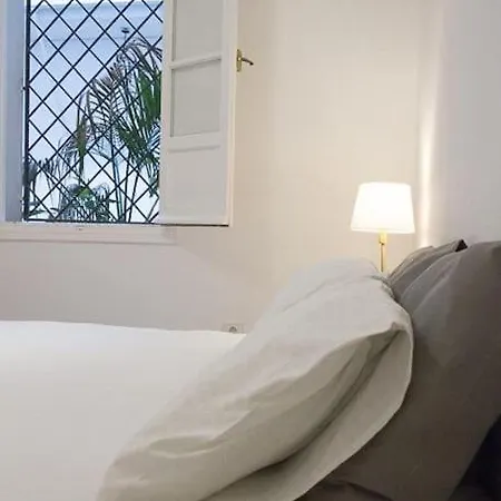 Cozy Apartment In A Typical Sevillian Patio House Séville Extérieur photo